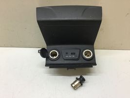 Hyundai ix35 USB jungtis 961102S000