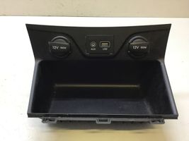 Hyundai Tucson TL USB-pistokeliitin M84631D75004X