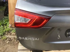 Nissan Qashqai Takaluukun/tavaratilan kansi 