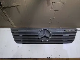 Mercedes-Benz Sprinter W901 W902 W903 W904 Etupuskurin ylempi jäähdytinsäleikkö 9018880123