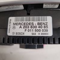 Mercedes-Benz CLC CL203 Oro kondicionieriaus/ klimato/ pečiuko valdymo blokas (salone) A2038304085