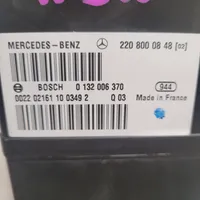 Mercedes-Benz S W220 Keskuslukituksen alipainepumppu 2208000848