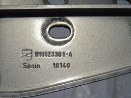 Seat Toledo II (1M) Konepellin saranat 1M0823301A