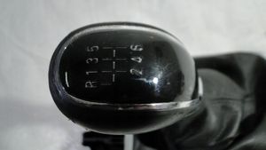 Opel Antara Vaihteenvalitsimen vaihtaja vaihdelaatikossa 