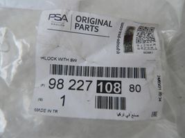 Opel Mokka B Konepellin lukituksen vastakappale 9822710880