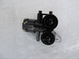 Opel Zafira B Windshield washer spray nozzle 13145531