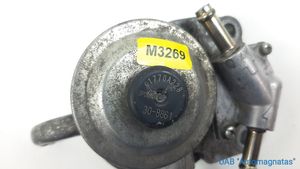 Mitsubishi L200 Staffa/supporto di montaggio del filtro carburante 1770A228