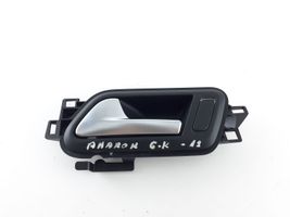 Volkswagen Amarok Klamka wewnętrzna drzwi tylnych 2H0837113D