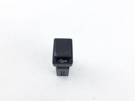 Toyota Hilux (AN10, AN20, AN30) Connecteur/prise USB 861900K010