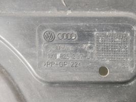 Volkswagen Golf VI Protezione anti spruzzi/sottoscocca del motore 1K0825237J