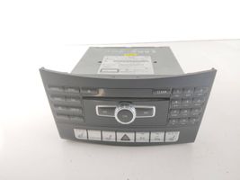 Mercedes-Benz E W212 Radio/CD/DVD/GPS-pääyksikkö A2129008524