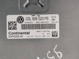 Volkswagen Caddy Calculateur moteur ECU 03L906023PE
