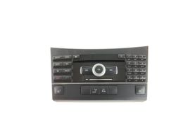 Mercedes-Benz E W212 Panel / Radioodtwarzacz CD/DVD/GPS A2129008404