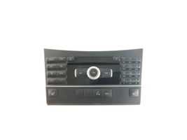 Mercedes-Benz E C207 W207 Panel / Radioodtwarzacz CD/DVD/GPS A2129004910