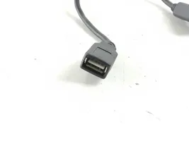 Mercedes-Benz ML W164 Connecteur/prise USB A0018279104