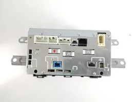 Toyota Prius (XW30) Panel / Radioodtwarzacz CD/DVD/GPS 8612047400