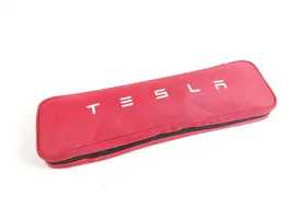 Tesla Model S Kit di pronto soccorso 