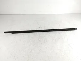 Tesla Model X Etuoven lasin muotolista 