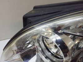 KIA Carens II Headlight/headlamp 921011D0