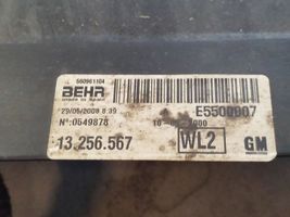 Opel Corsa D Jäähdyttimen jäähdytinpuhaltimen suojus 13256567