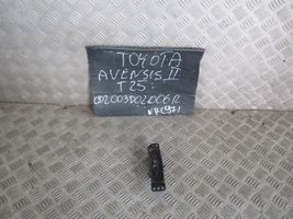 Toyota Avensis T250 Inne części wnętrza samochodu 86825-20010