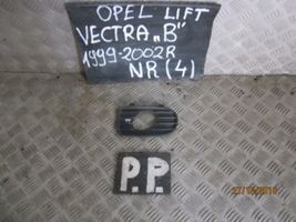 Opel Vectra B Etusumuvalon ritilä 90586628