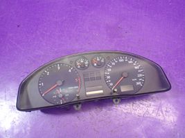 Audi A4 S4 B5 8D Compteur de vitesse tableau de bord BRAK