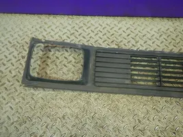 Mercedes-Benz E W123 Maskownica / Grill / Atrapa górna chłodnicy 6018880023