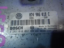 Volkswagen Transporter - Caravelle T4 Motorsteuergerät ECU 074906018C