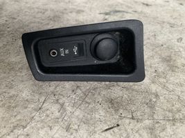 BMW 1 E81 E87 USB-pistokeliitin 912965102