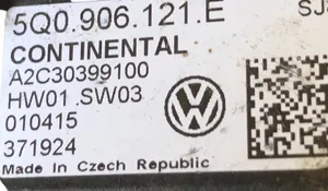 Volkswagen Golf VIII Degvielas sūkņa relejs 5Q0906121E