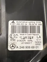 Mercedes-Benz B W246 W242 Lampa przednia A2469066901