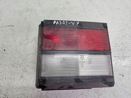 Volkswagen PASSAT B3 Lampy tylnej klapy bagażnika 333945107