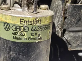 Audi 100 200 5000 C3 Tringlerie et moteur d'essuie-glace avant 443955113