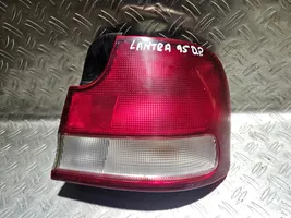 Hyundai Lantra II Aizmugurējais lukturis virsbūvē 92402285
