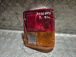 Mitsubishi Pajero Задний фонарь в кузове 0436772R