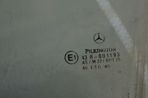 Mercedes-Benz C W203 Vetro del finestrino della portiera anteriore - quattro porte A2037250100