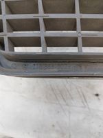 Mercedes-Benz E W210 Griglia anteriore 2108880023