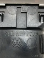 Volkswagen PASSAT B5 Copertura griglia di ventilazione laterale cruscotto 3B0819703A