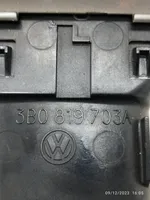 Volkswagen PASSAT B5 Šoninės oro grotelės 3B0819703A