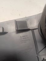 Mitsubishi Colt Dysze / Kratki środkowego nawiewu deski rozdzielczej MR951746
