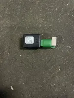 Volkswagen Golf VII USB-pistokeliitin 5Q0035726
