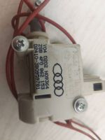 Audi A6 S6 C6 4F Serratura del tappo del serbatoio del carburante 3B0959781