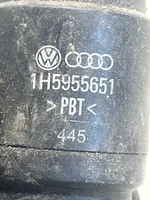 Volkswagen PASSAT B3 Tuulilasi tuulilasinpesimen pumppu 1H5955651