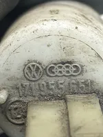 Volkswagen PASSAT B3 Tuulilasi tuulilasinpesimen pumppu 171955651