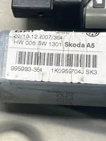 Skoda Octavia Mk2 (1Z) Galinis varikliukas langų pakėlėjo 1K0959704J