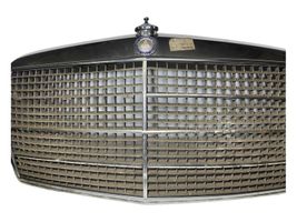 Mercedes-Benz COMPAKT W115 Grille de calandre avant 1158882285