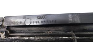 Audi 80 90 B2 Maskownica / Grill / Atrapa górna chłodnicy 811853655