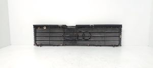 Audi 80 90 B2 Maskownica / Grill / Atrapa górna chłodnicy 811853655