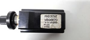 Mitsubishi Pajero Interruttore di regolazione dell’illuminazione del quadro MB196670